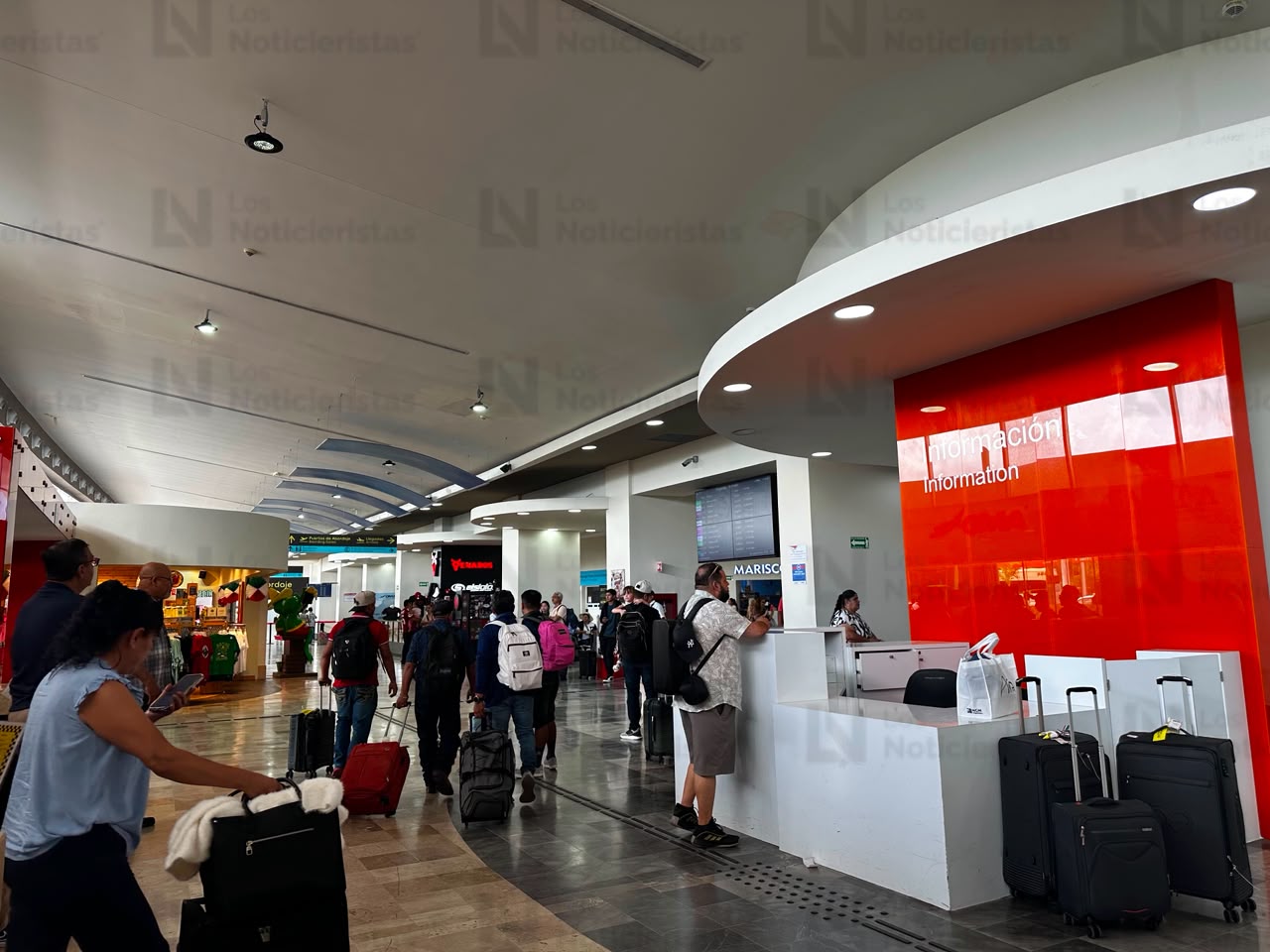 Hombre herido de bala llega al Aeropuerto de Mazatlán