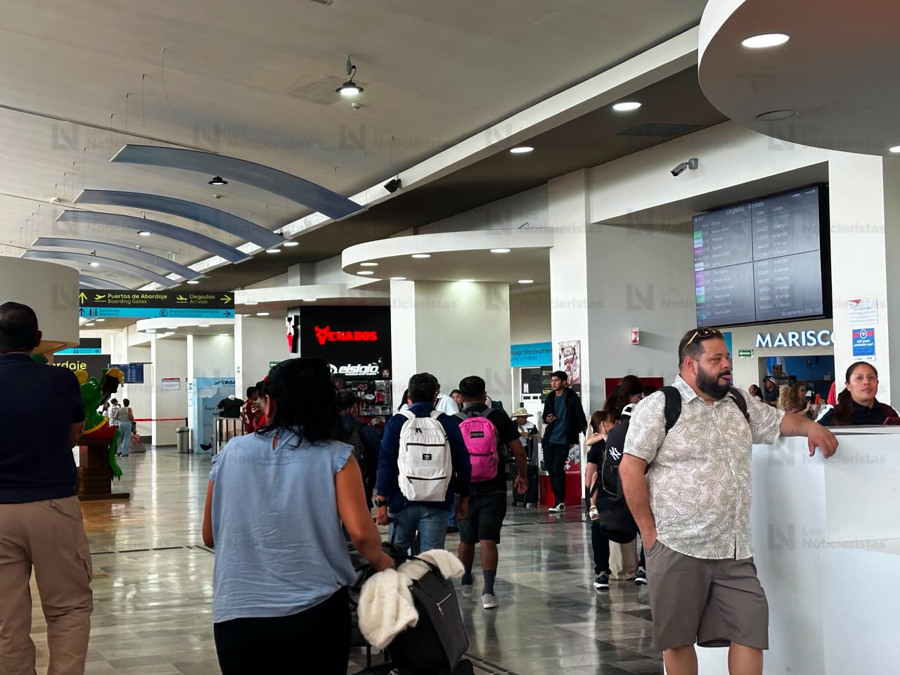 Hombre herido de bala llega al Aeropuerto de Mazatlán