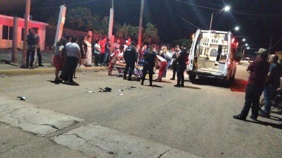 Adulto mayor resulta lesionado tras choque entre motocicletas en Gato de Lara, en Angostura, Sinaloa