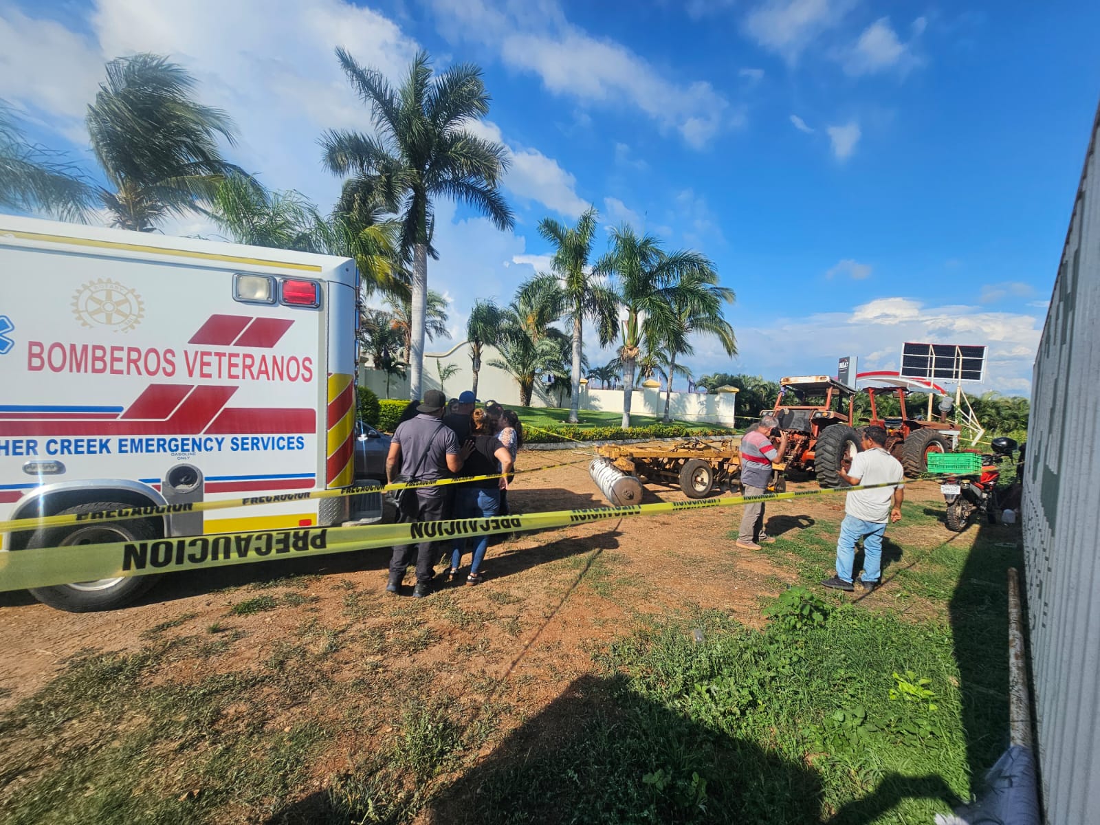 Hombre muere tras caerle un tractor encima en Mazatlán