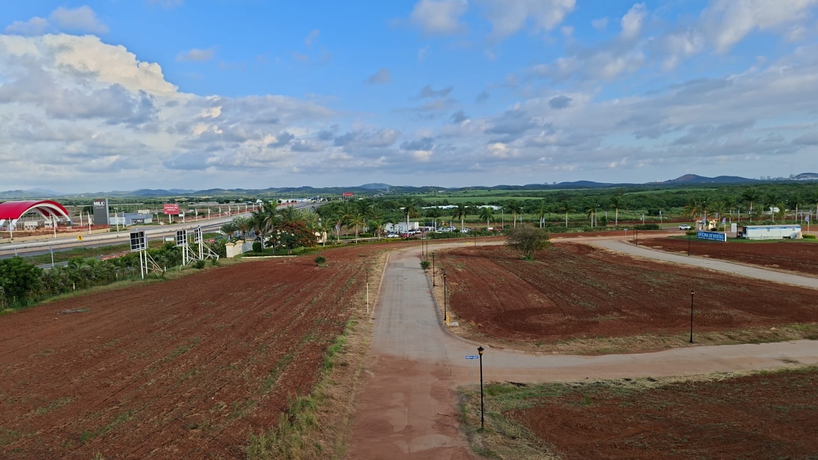 Hombre muere tras caerle un tractor encima en Mazatlán