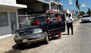 Hombre queda sin vida en el interior de una camioneta en el sector La Cuchilla de Los Mochis, Sinaloa