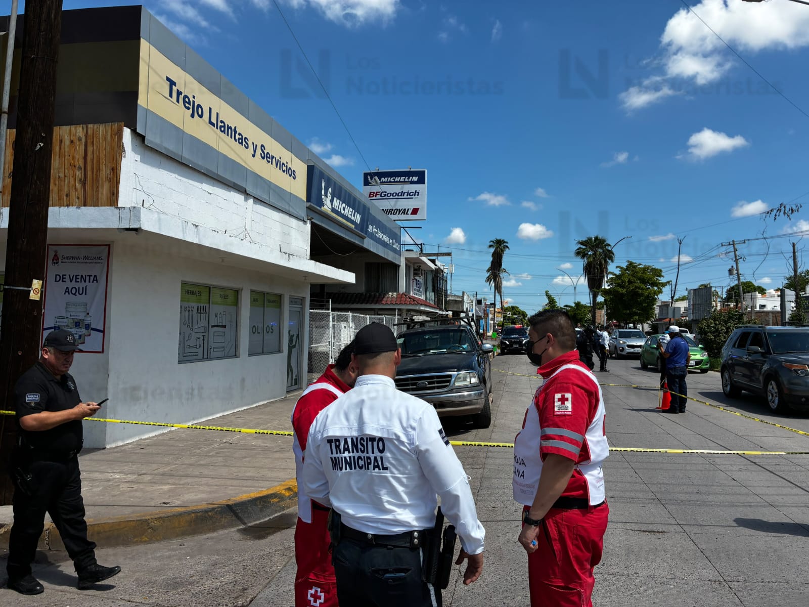 Hombre queda sin vida dentro de una camioneta en Los Mochis