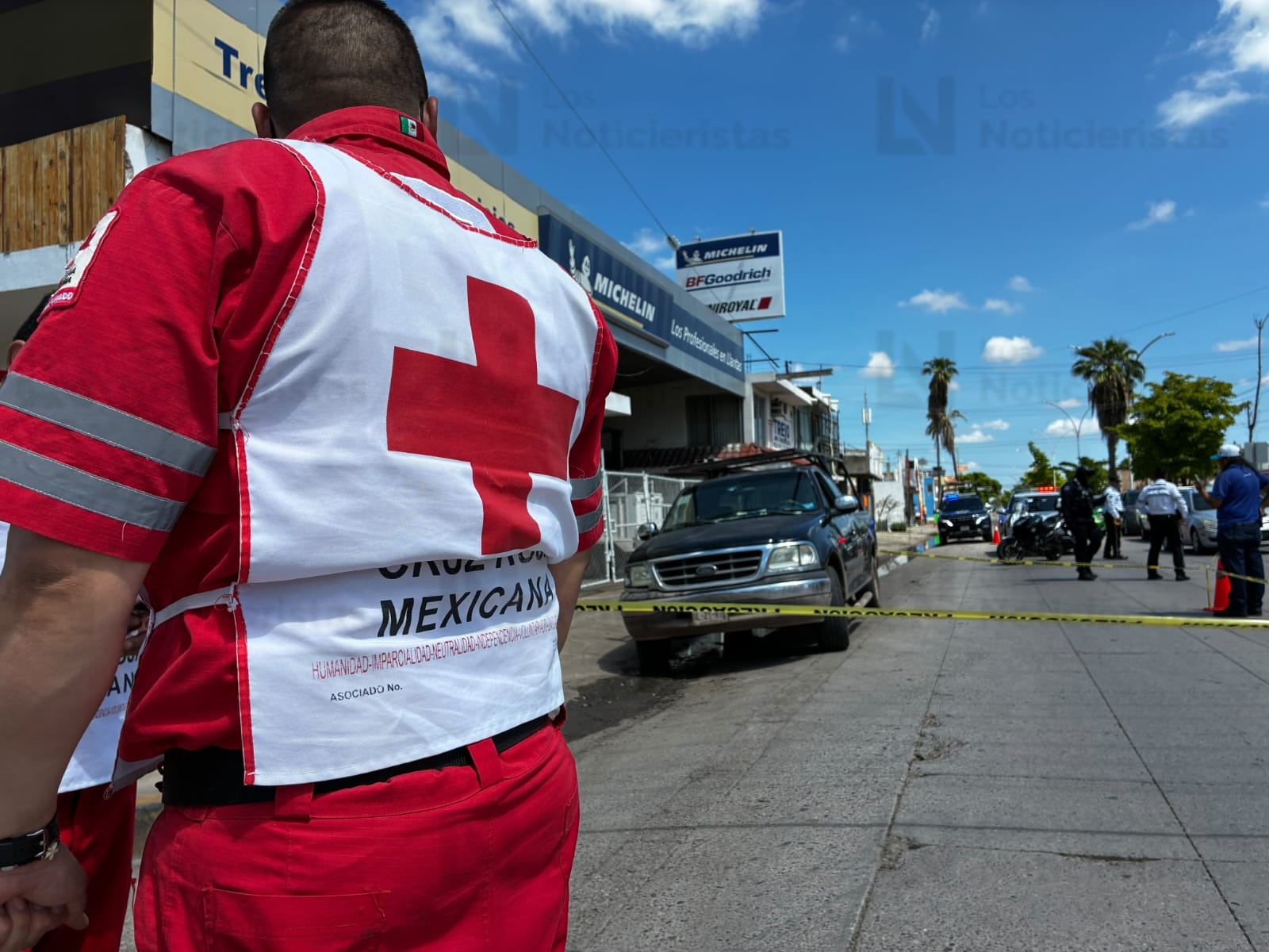 Hombre queda sin vida dentro de una camioneta en Los Mochis