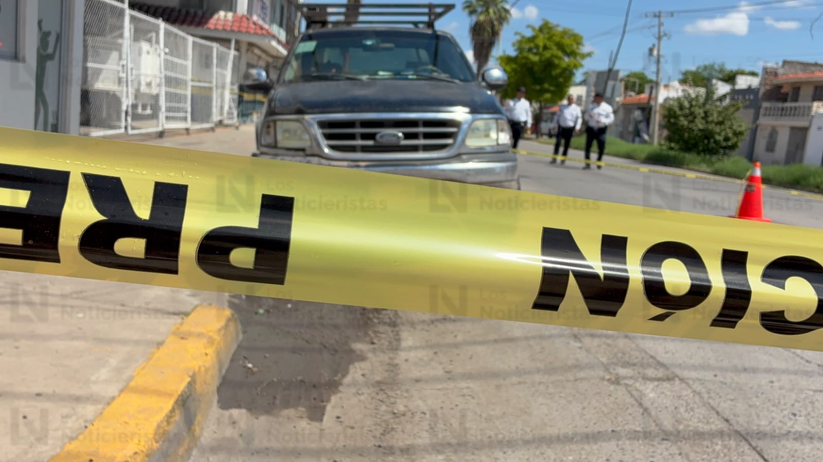 Hombre queda sin vida dentro de una camioneta en Los Mochis