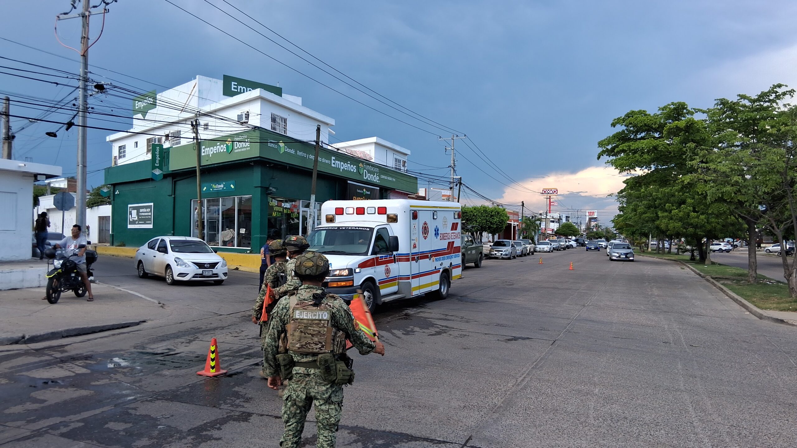 Hombre recibe descarga eléctrica en Mazatlán