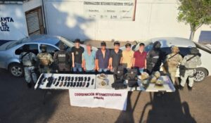 Con armas largas y droga, detienen a cinco adultos y un menor en la Lombardo Toledano, en Culiacán, Sinaloa
