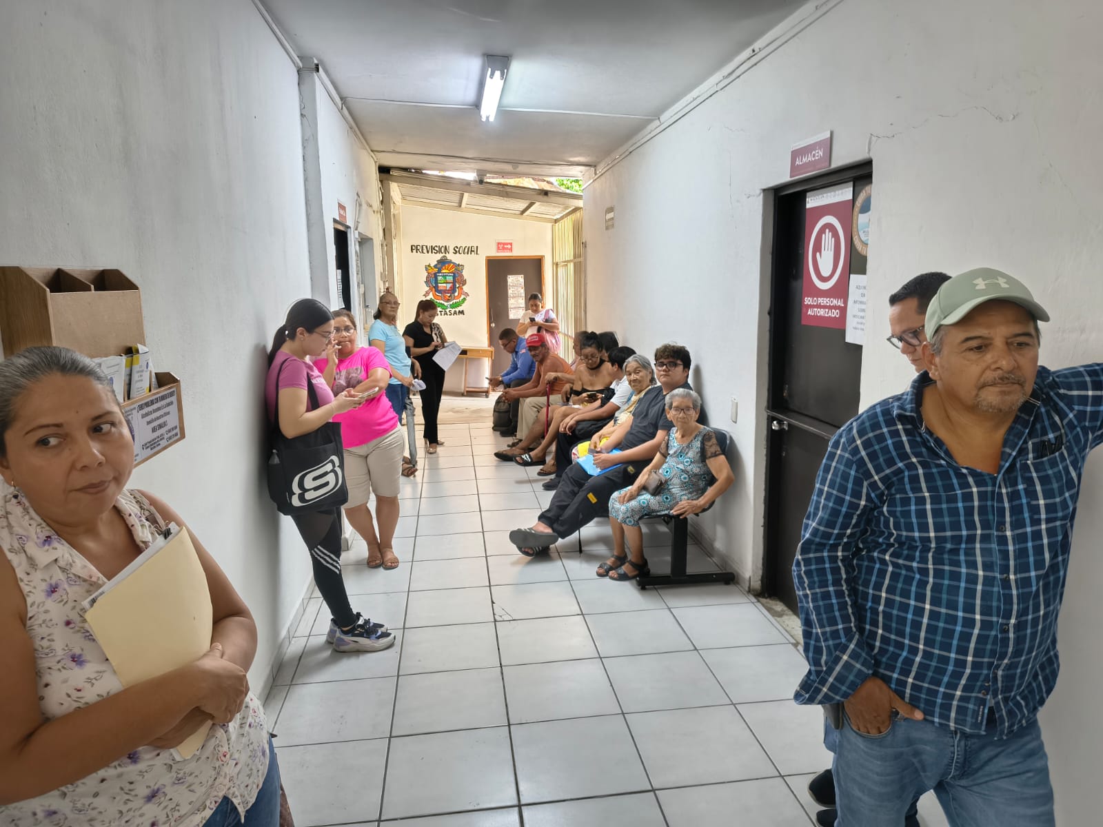 Manifestación en el Hospital Margarita Maza de Juárez en Mazatlán