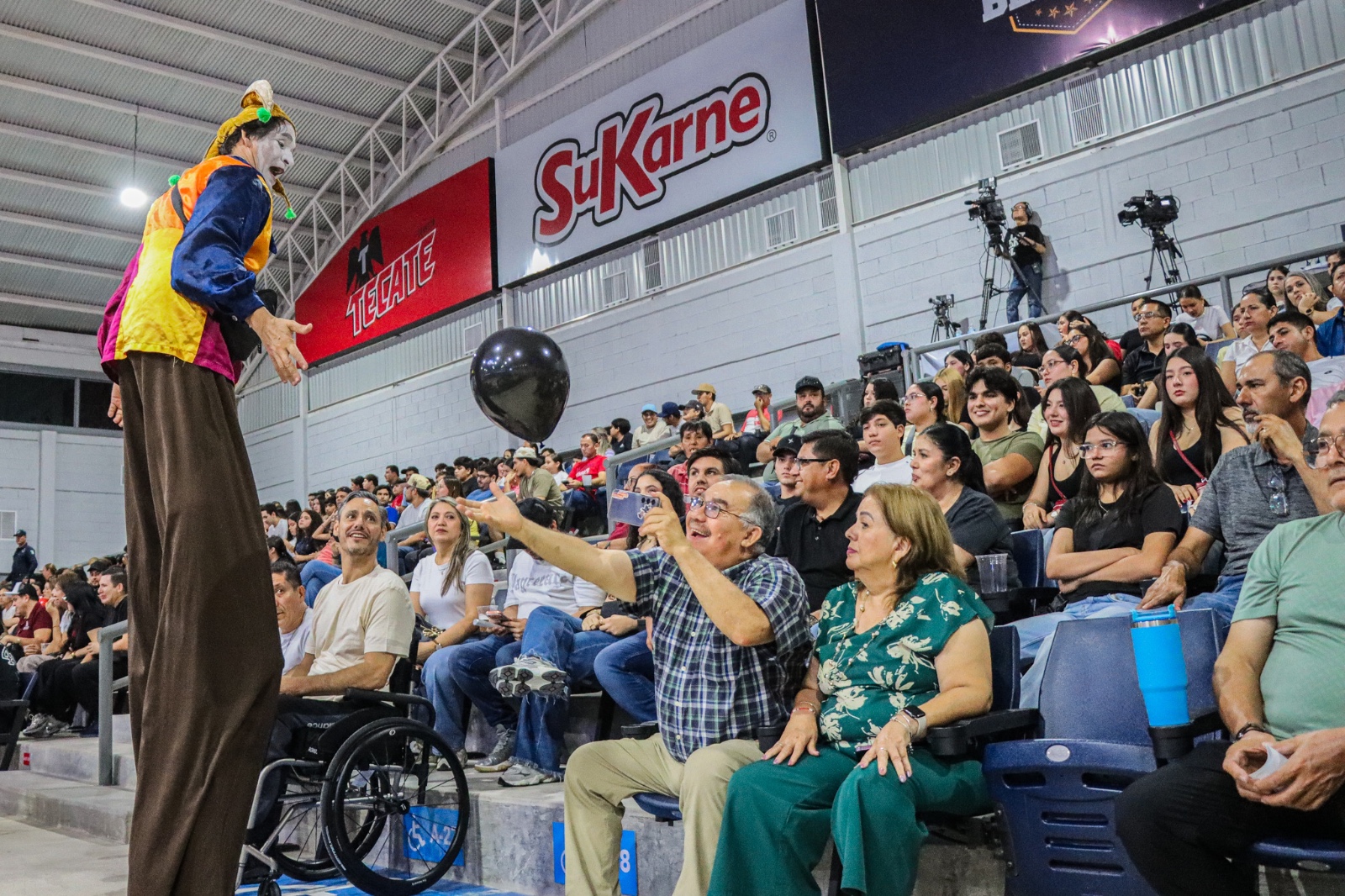 Aficionados en la inauguración de la Se inaugura la Arena Badiraguato celebran triunfo de Tebacas