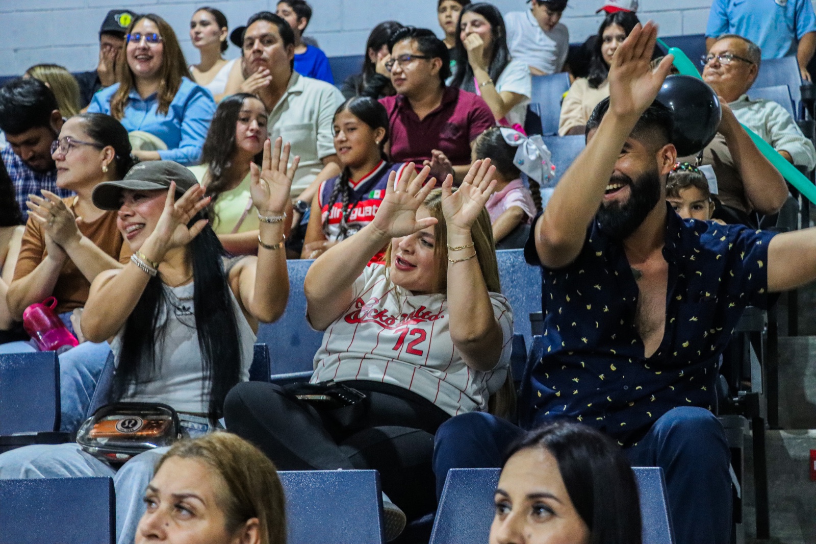 Aficionados en la inauguración de la Se inaugura la Arena Badiraguato celebran triunfo de Tebacas