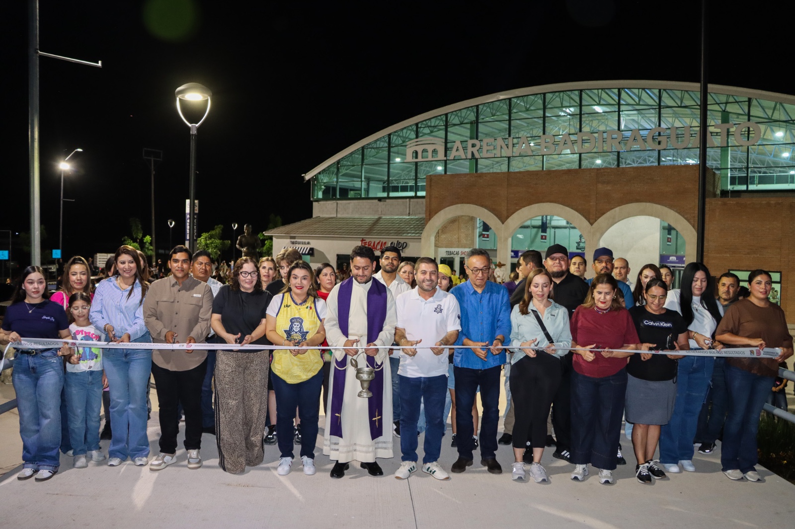 Se inaugura la monumental Arena Badiraguato con triunfo de Tebacas