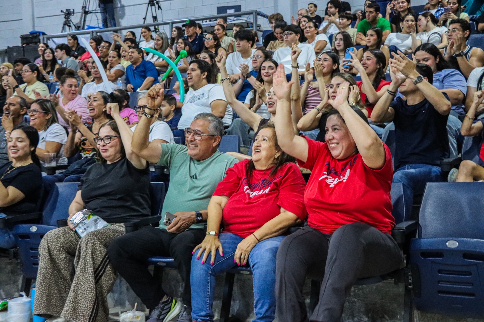 Aficionados en la inauguración de la Se inaugura la Arena Badiraguato celebran triunfo de Tebacas