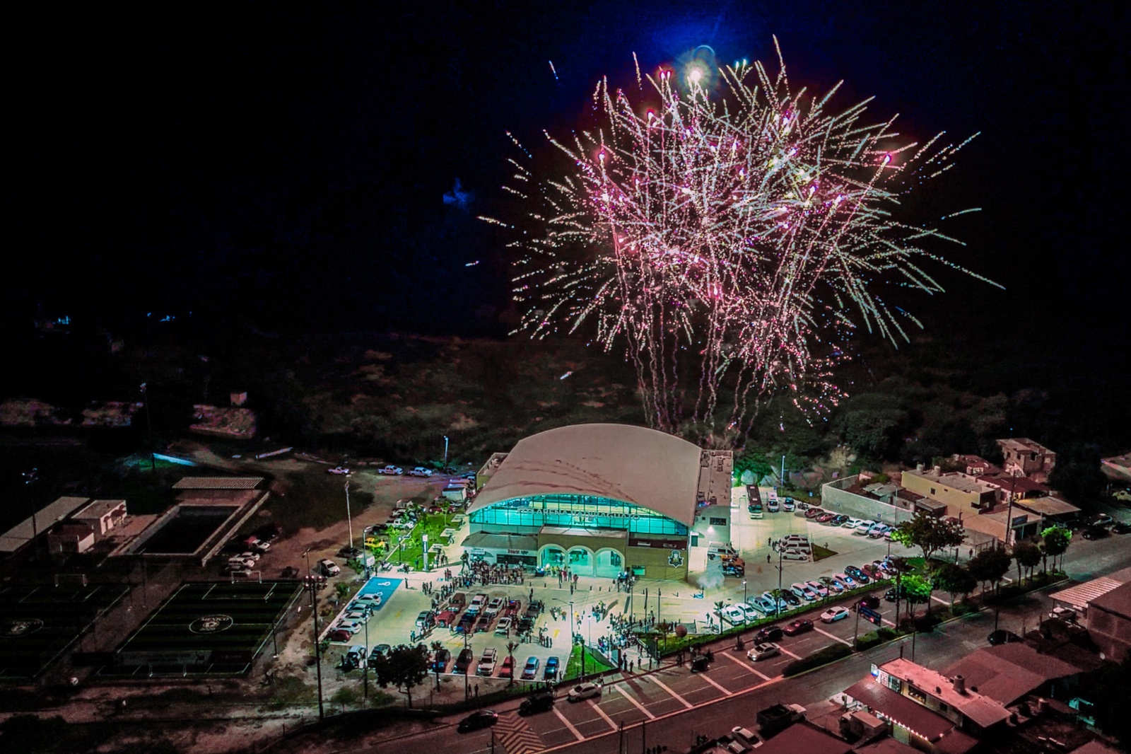 Se inaugura la monumental Arena Badiraguato con triunfo de Tebacas