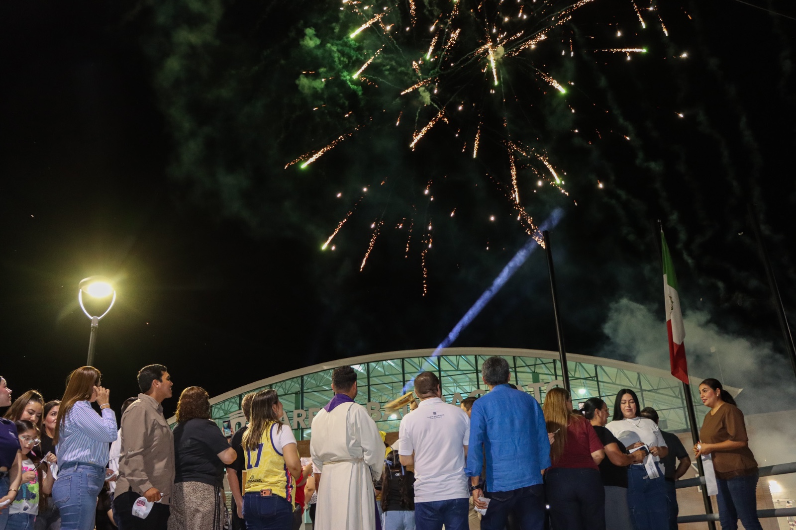 Se inaugura la monumental Arena Badiraguato con triunfo de Tebacas