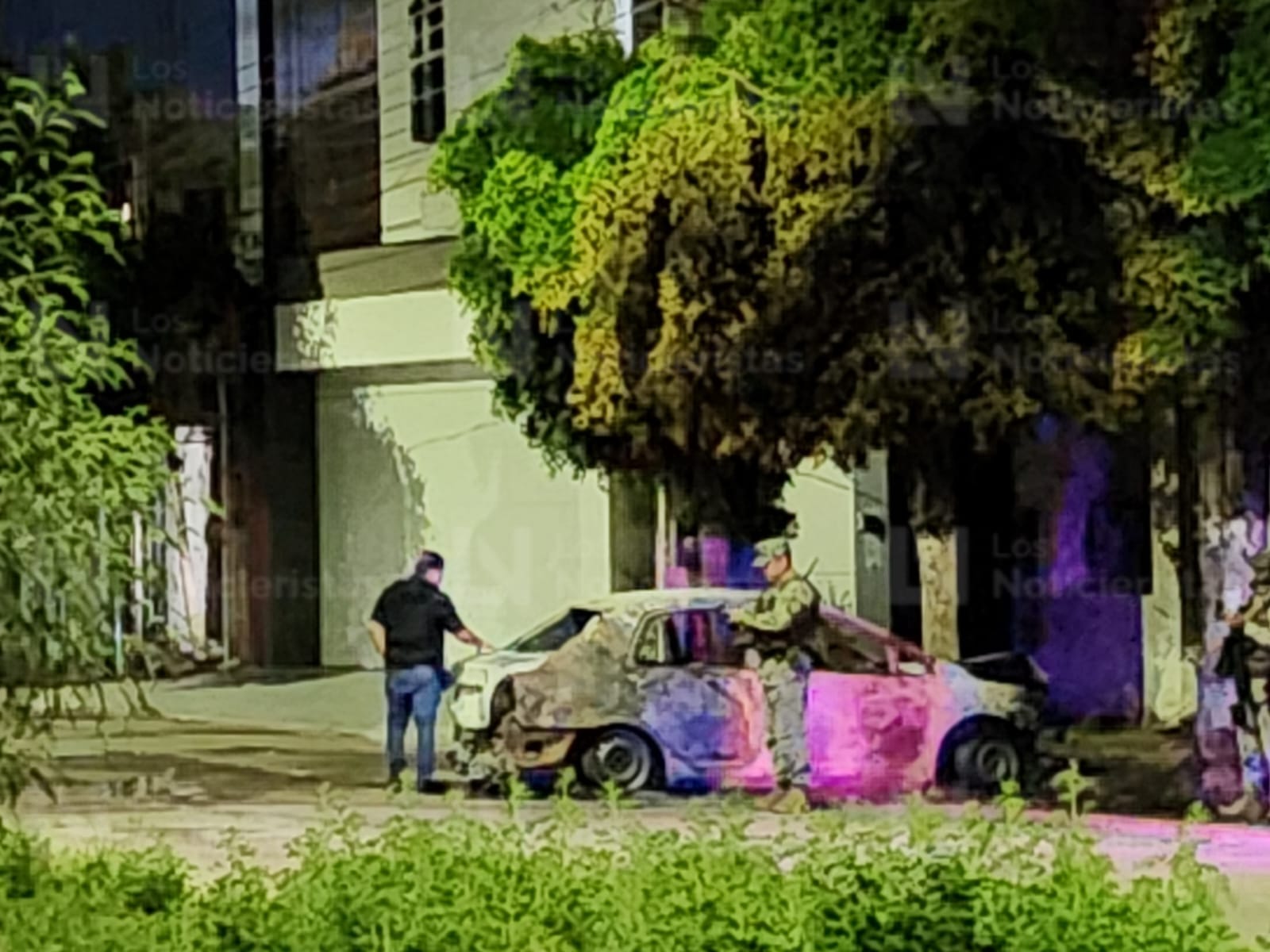 Incendian vehículo frente a domicilio en la Chapultepec, Culiacán
