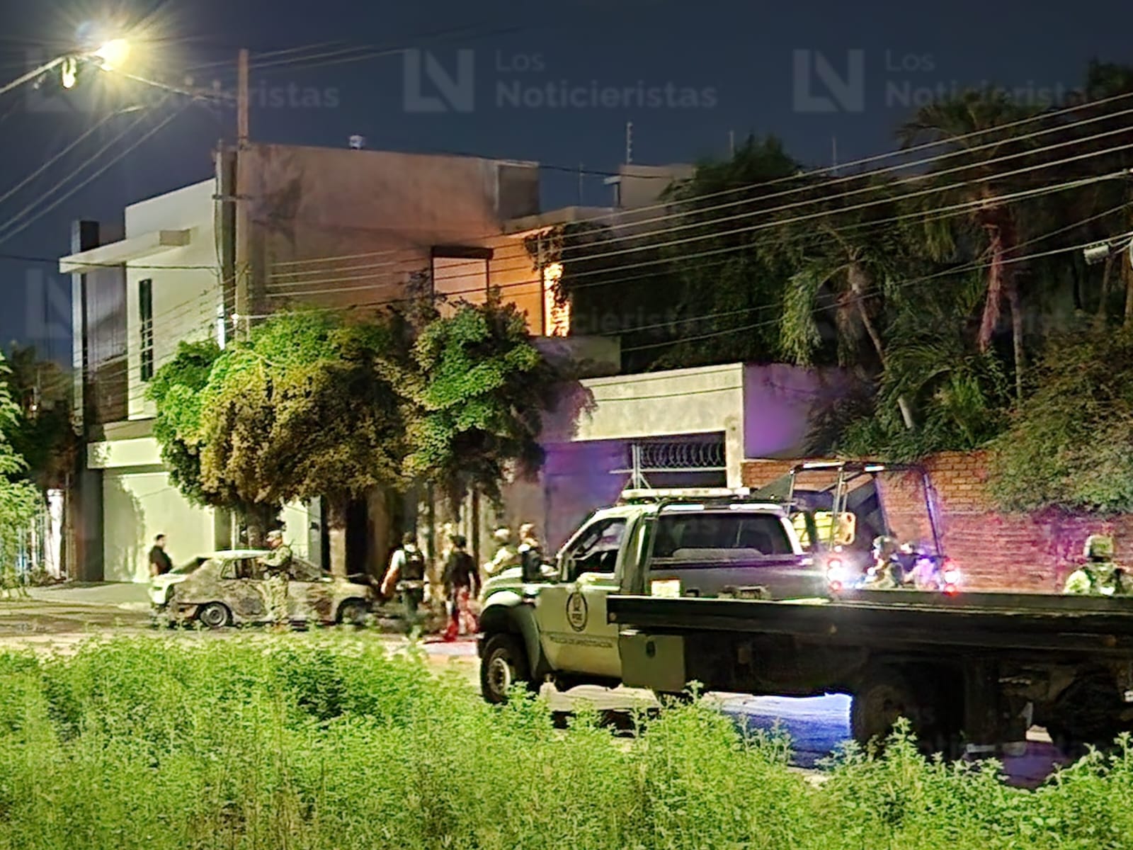 Incendian vehículo frente a domicilio en la Chapultepec, Culiacán