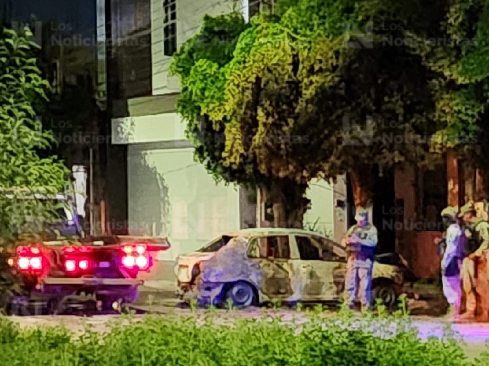 Incendian vehículo frente a domicilio en la Chapultepec, Culiacán