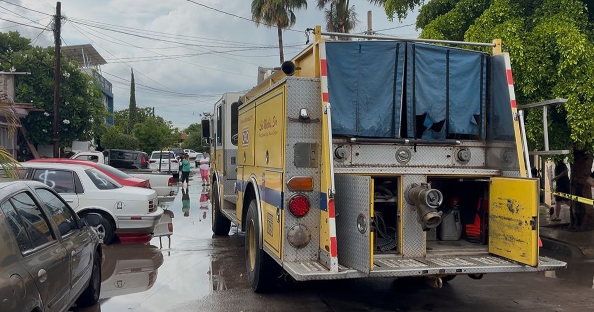Incendio de vivienda en la colonia Jaramillo, de Los Mochis