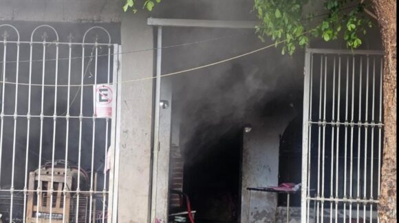 Se incendia vivienda en la colonia Jaramillo de Los Mochis, Sinaloa