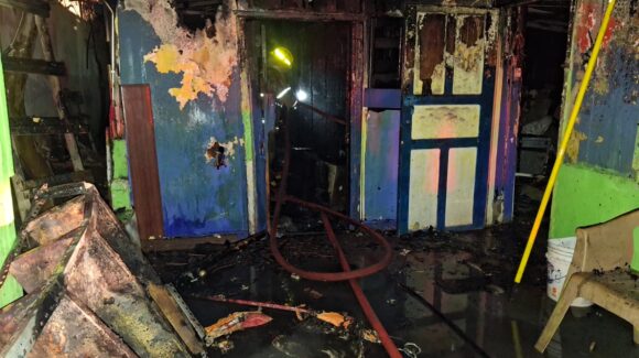 Se incendia vivienda en la colonia Toledo Corro, a un costado de la estación de Bomberos de Los Mochis