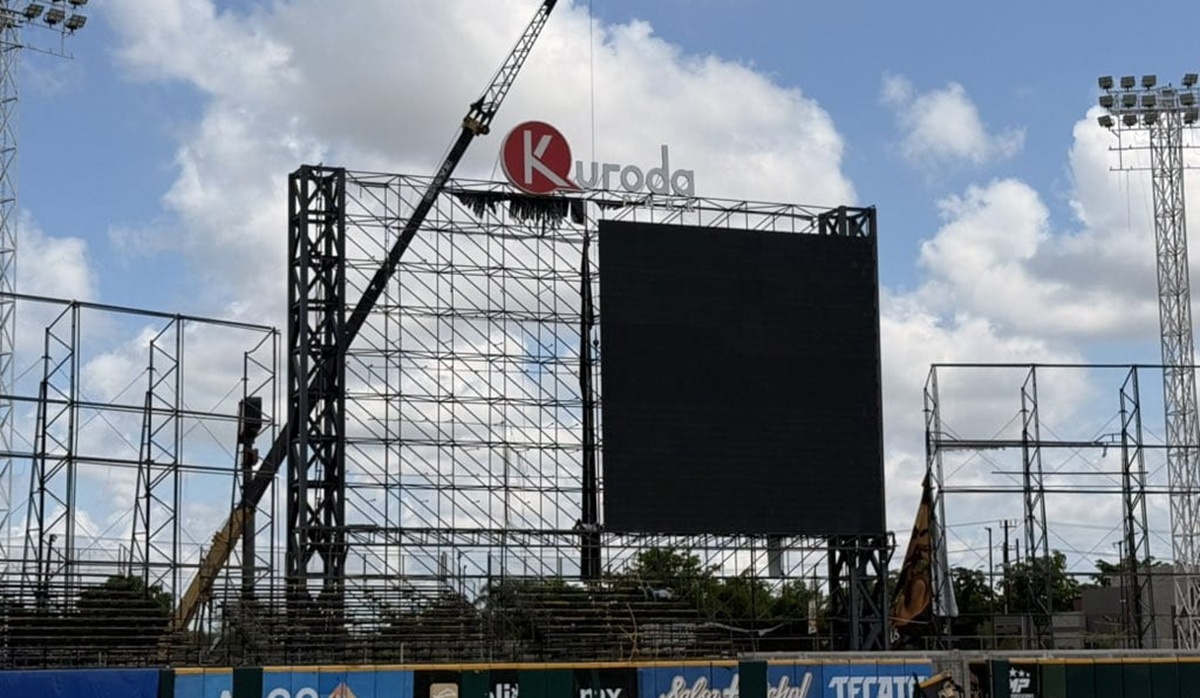 Instalan nueva pantalla en Kuroda Park, en Guasave