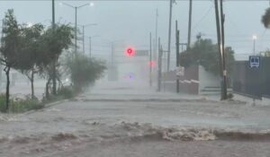 Huracán Polo golpea e inunda Guaymas, Sonora (VIDEOS)