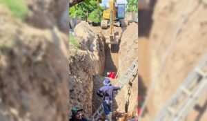 Japac atiende derrame de aguas residuales en la colonia Pemex, Culiacán; trabajos concluirán el fin de semana