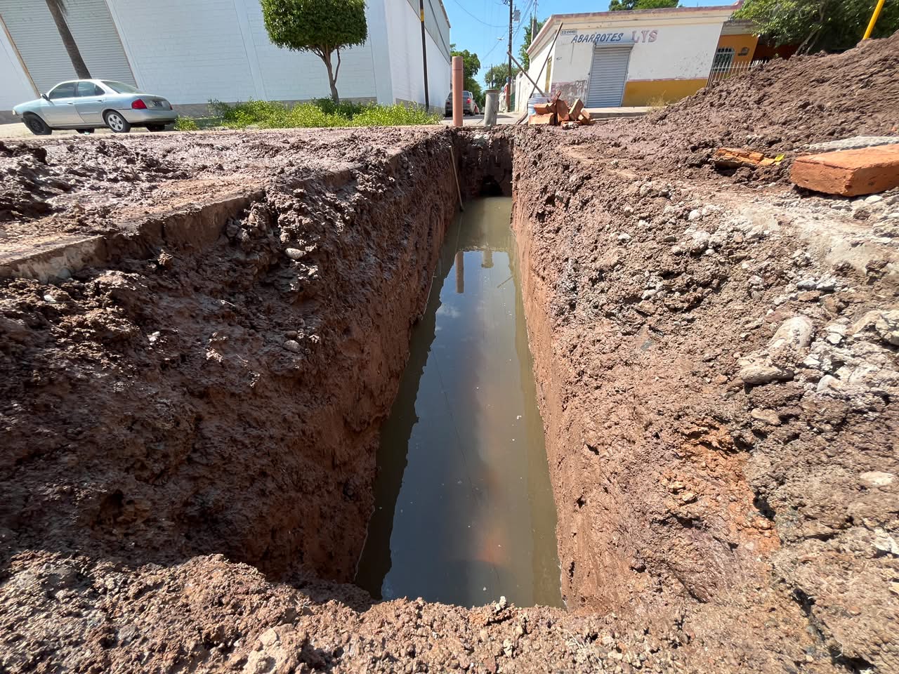 Rehabilitación de 120 metros de atarjea de drenaje sanitario