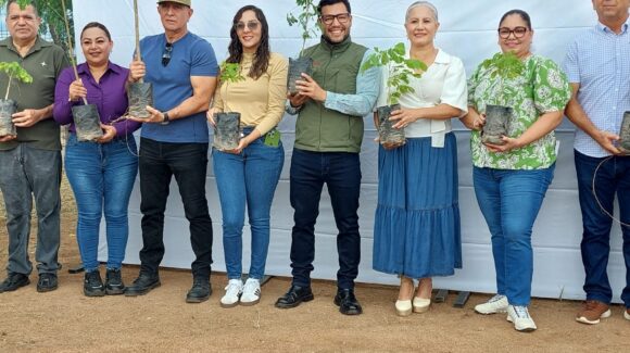 Suman 200 árboles al proyecto del Jardín Botánico de Salvador Alvarado