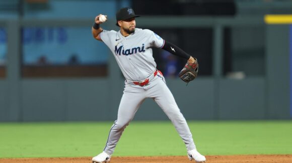 ¡El mexicano 157! Jared Serna debuta en las Grandes Ligas con los Marlins de Miami