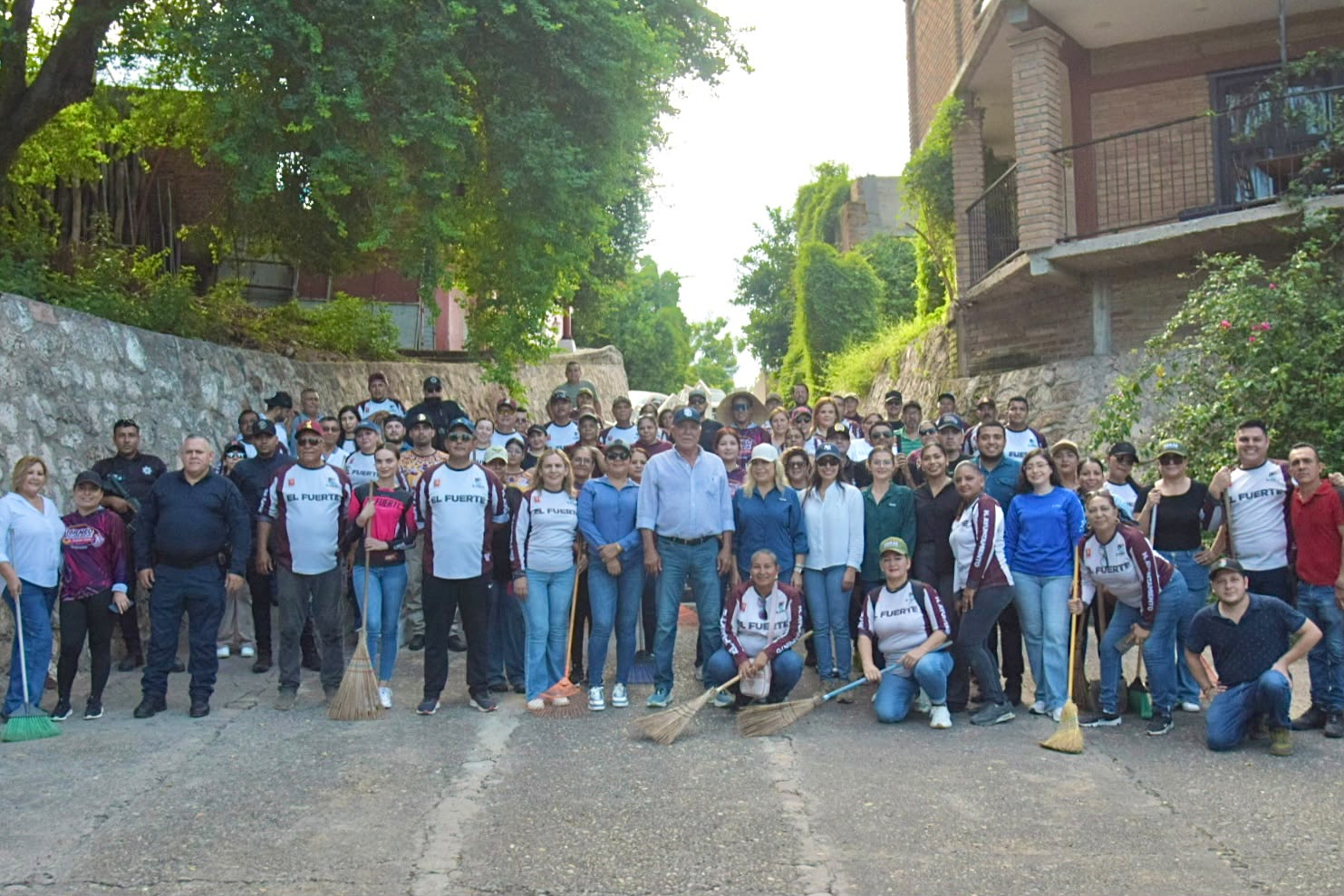 Jornada de limpieza en el malecón de El Fuerte