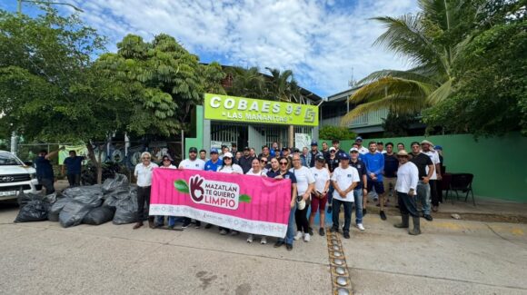 Jumapam retira 560 costales de basura en Las Mañanitas y lleva servicios a vecinos de Mazatlán, Sinaloa