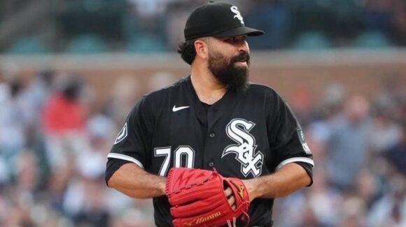 El sinaloense José Urquidy suma otro relevo con los Medias Blancas de Chicago