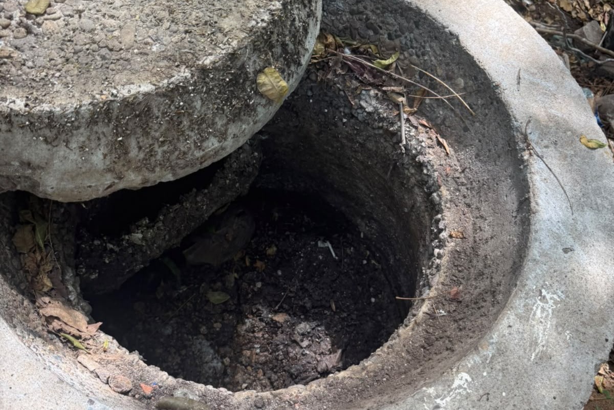 Jumapam desazolva red de alcantarillado en El Habal, Mazatlán
