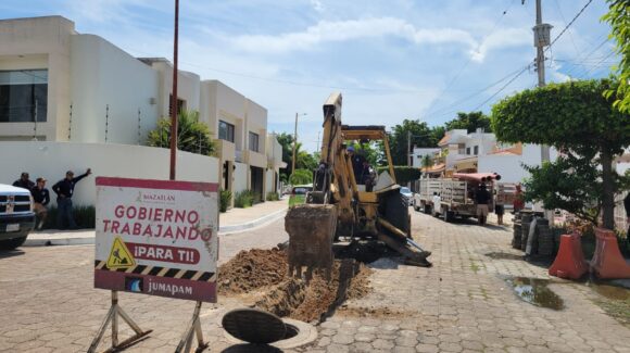 Cambia Jumapam 15 metros de drenaje dañado en Lomas de Mazatlán, Sinaloa
