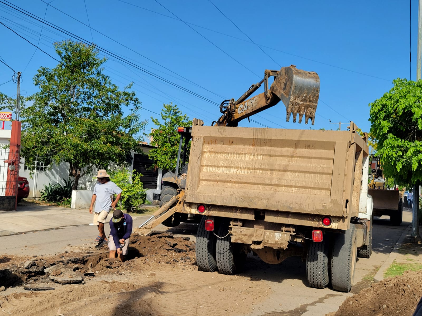 Jumapam repara socavón en San Joaquín