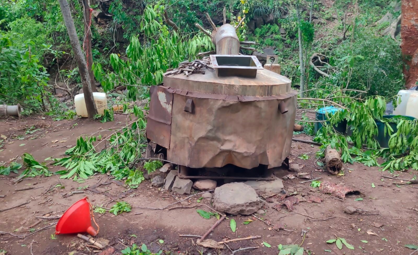 Marina desmantela laboratorio clandestino en Sinaloa