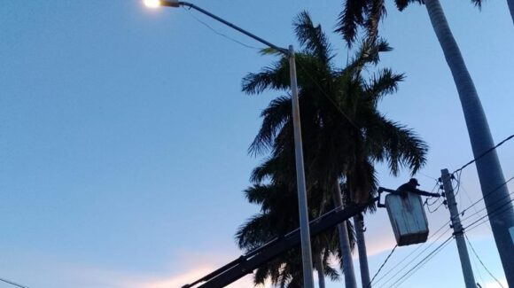 Suman 1,800 lámparas nuevas que ya han sido colocadas en Ahome en este año: Antonio Menéndez