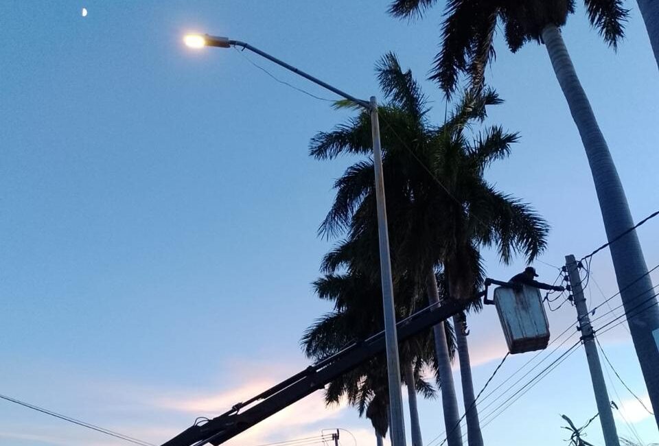 Iluminarán 10 colonias de Los Mochis; Servicios Públicos ya distribuyó estas lámparas para comenzar a instalarse