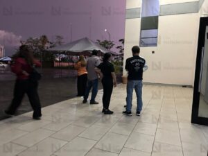 Vinculan a proceso a padres de familia que dejaron corona fúnebre en colegio de Culiacán