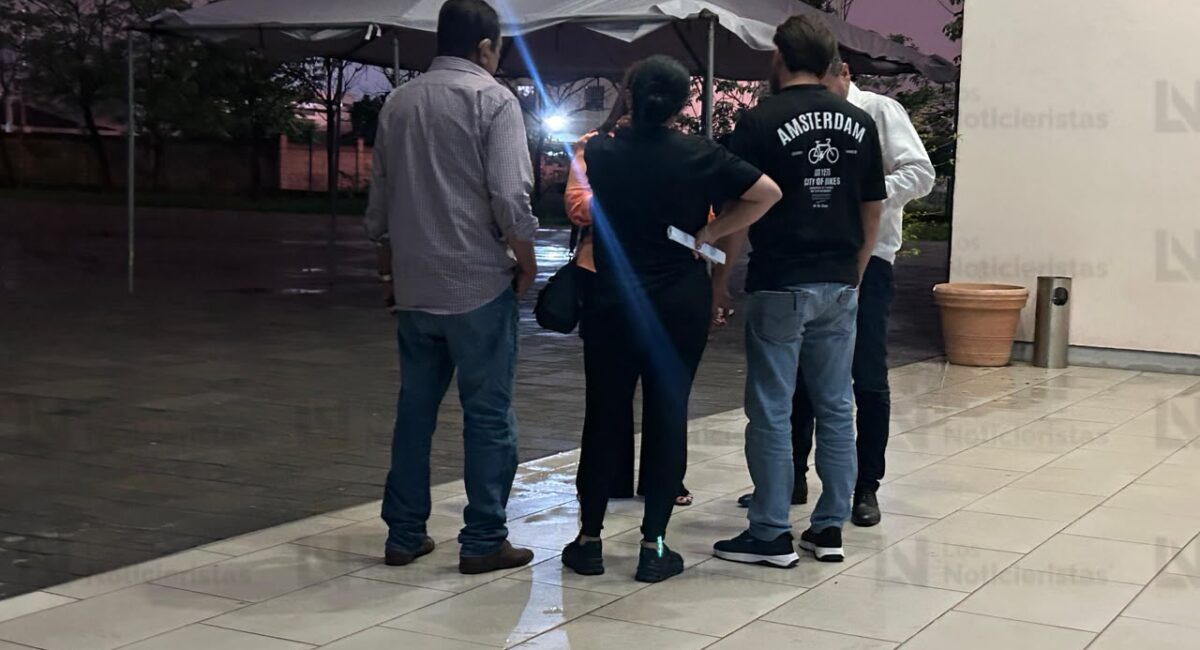 Quedan libres los padres acusados de amenazas en colegio de Culiacán, Sinaloa; revelan que compraron corona de muertos con la tarjeta que pagaron colegiatura
