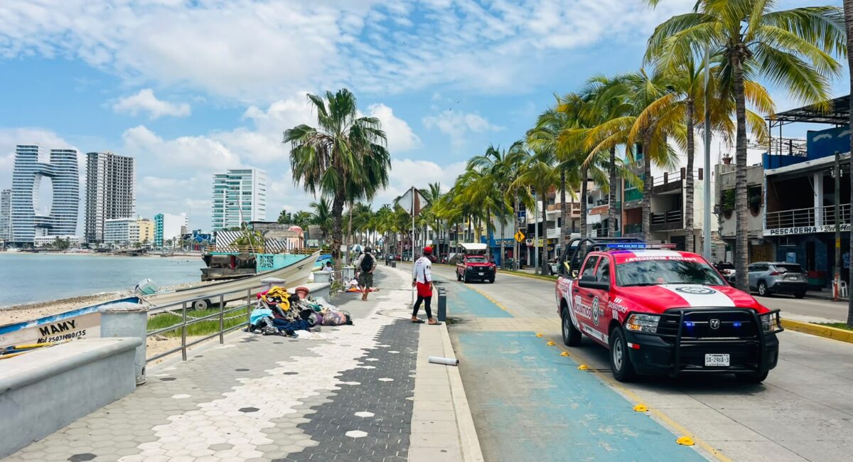 Liberan Playa Norte en Mazatlan, Sinaloa de basura y pertenencias; vigilarán para evitar que vuelva a ensuciarse