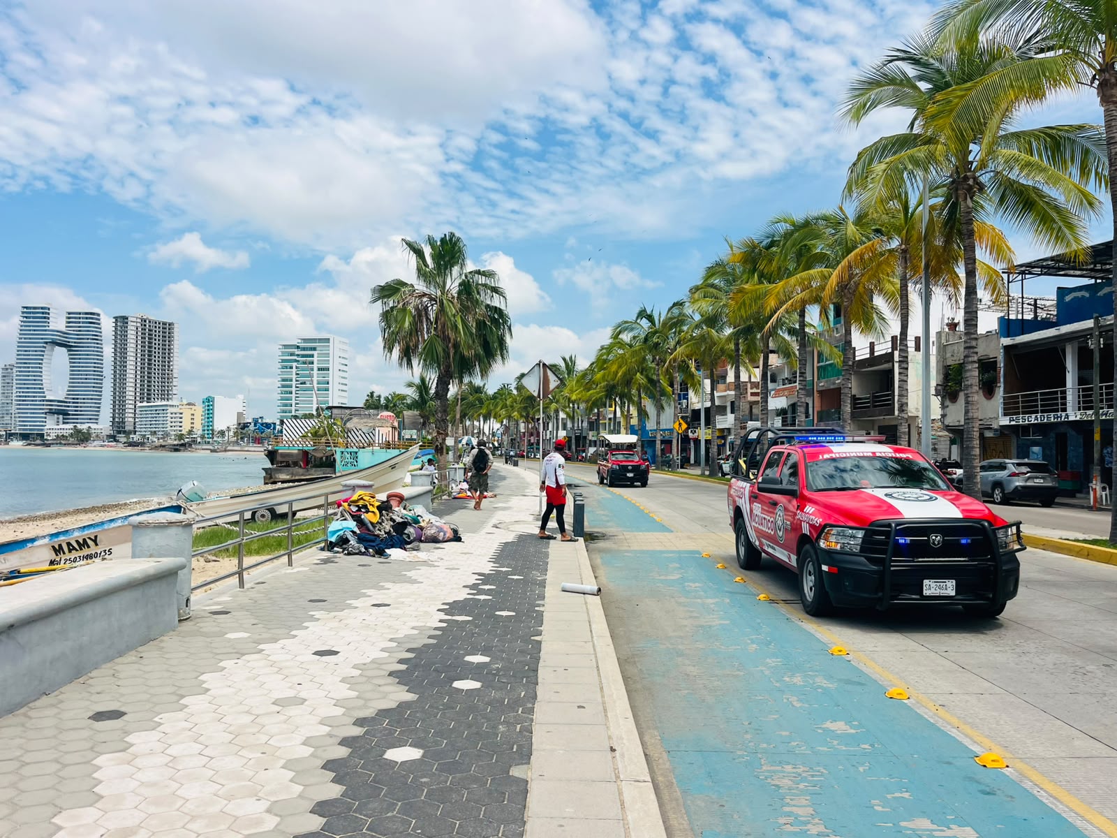 Liberan Playa Norte en Mazatlan, Sinaloa de basura y pertenencias