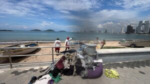 Liberan Playa Norte en Mazatlan, Sinaloa de basura y pertenencias