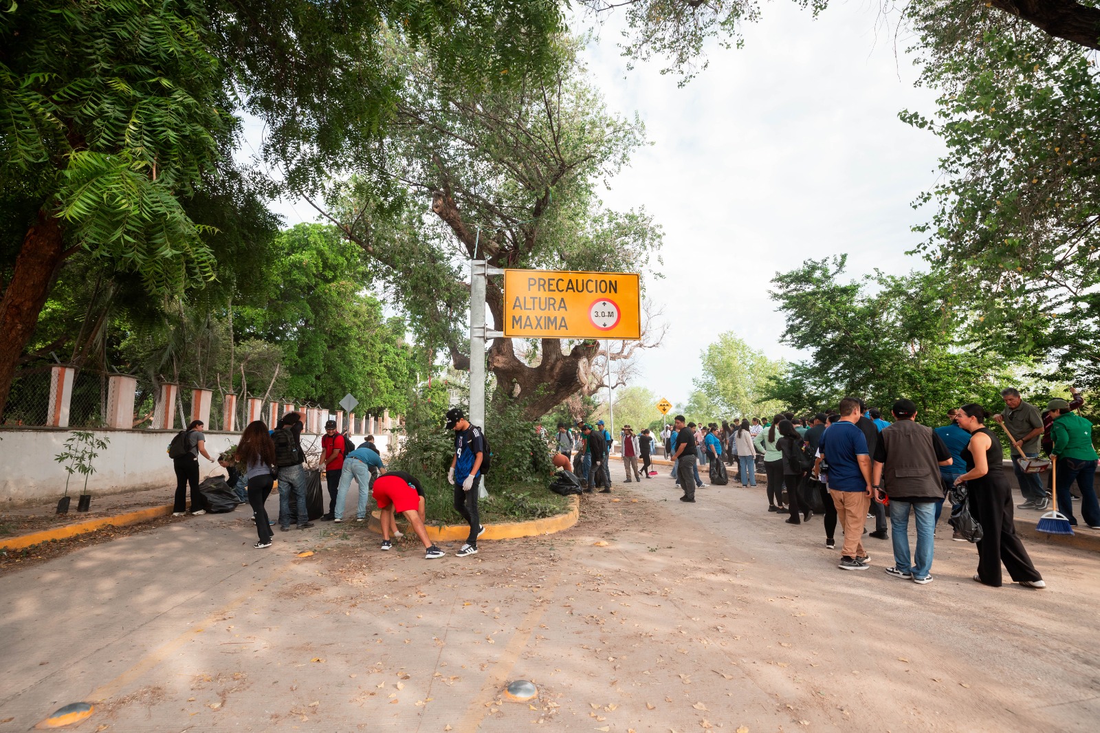 Limpian el Malecón Hermanos Cota en Guasave
