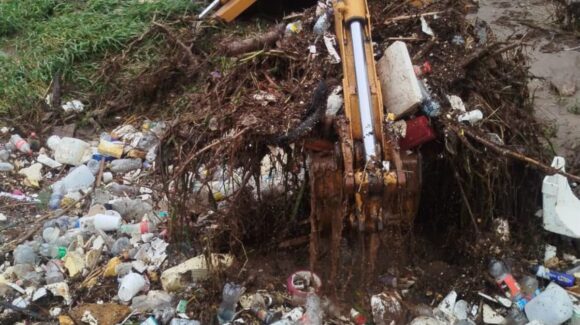 Arrastre de basura por lluvias reduce al 50% operación de planta La Limita, Japac ya realiza labores de limpieza