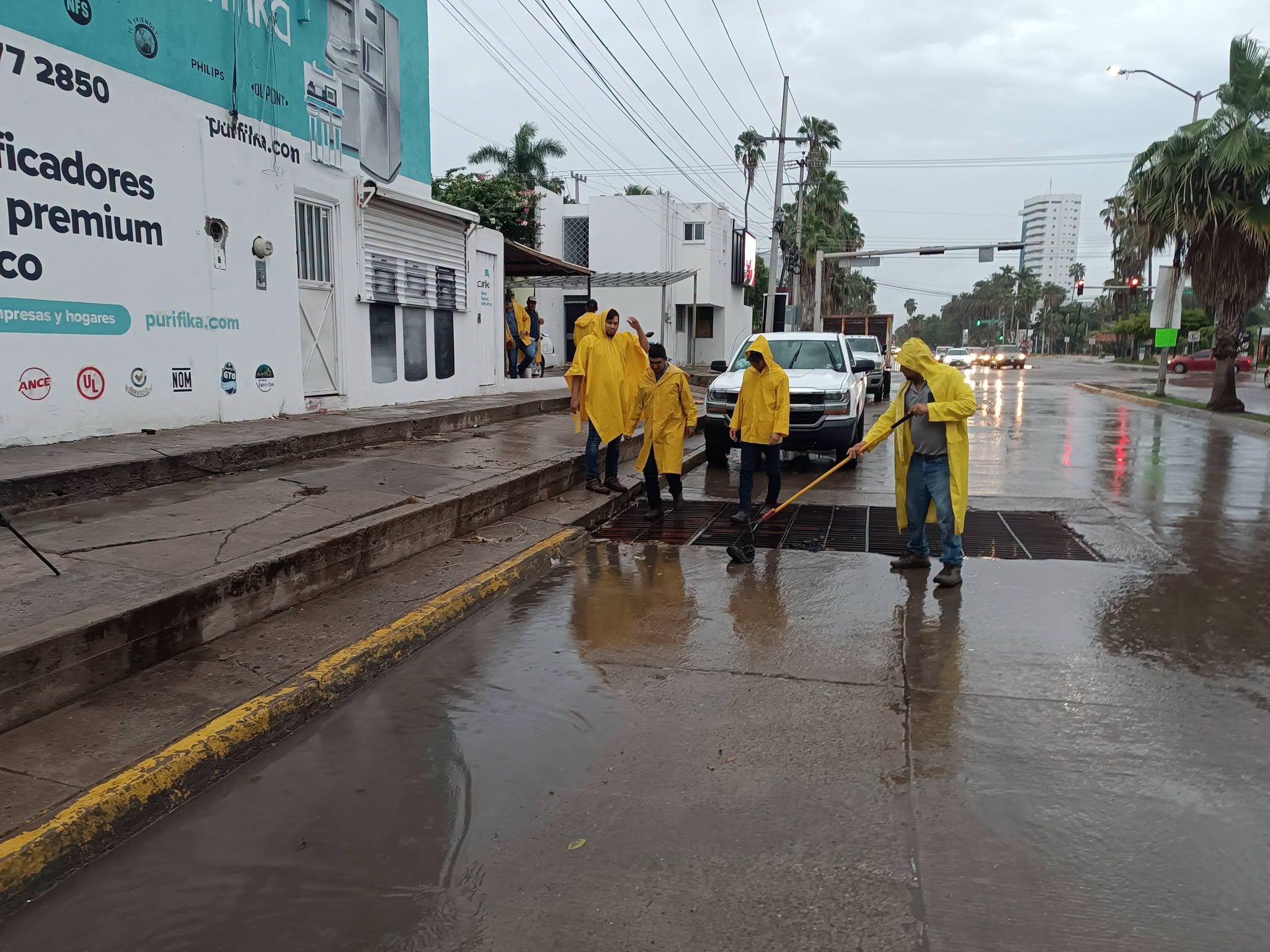 Limpieza en Los Mochis tras lluvias
