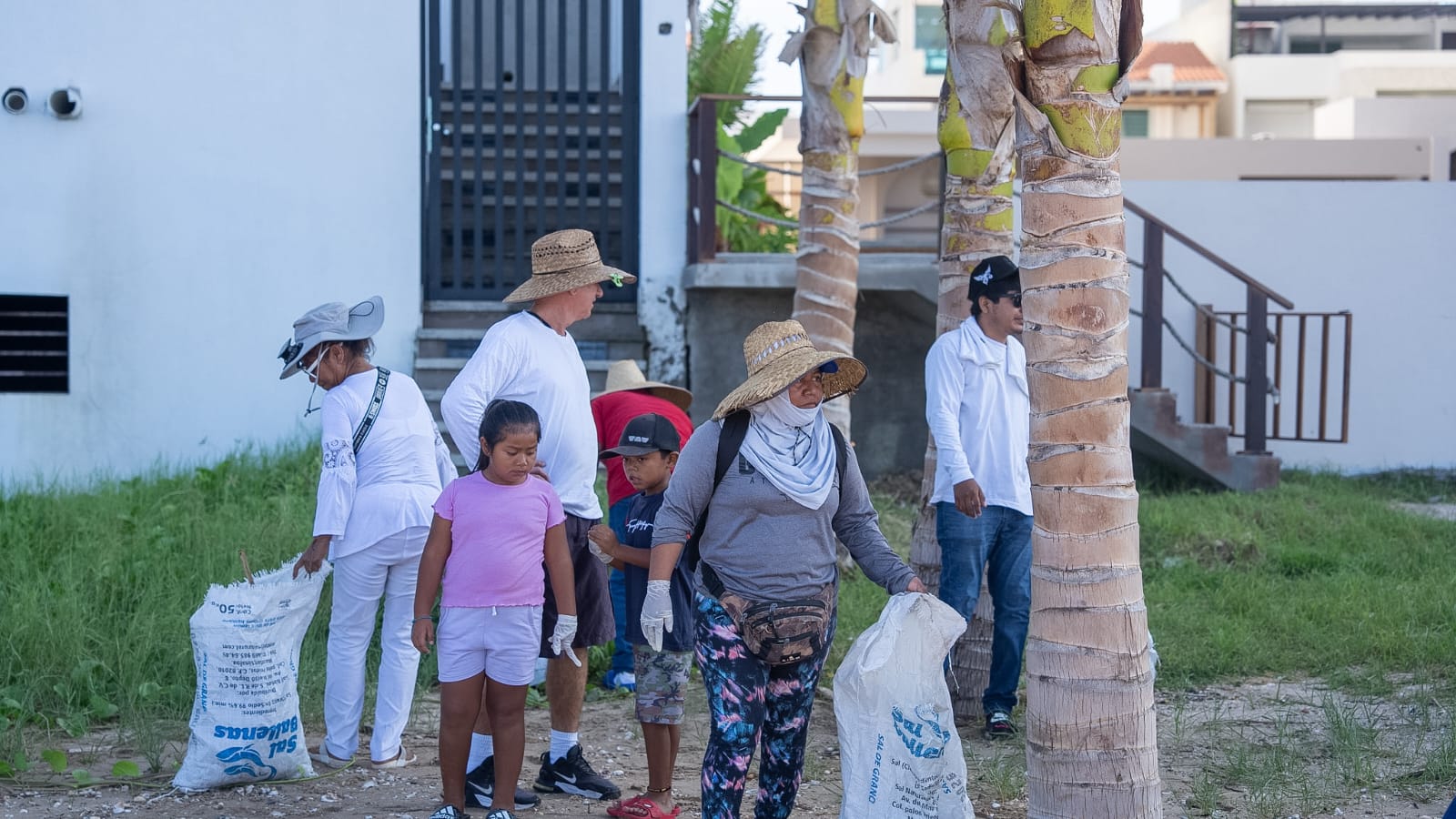 Limpieza en Playa Brujas, Mazatlán