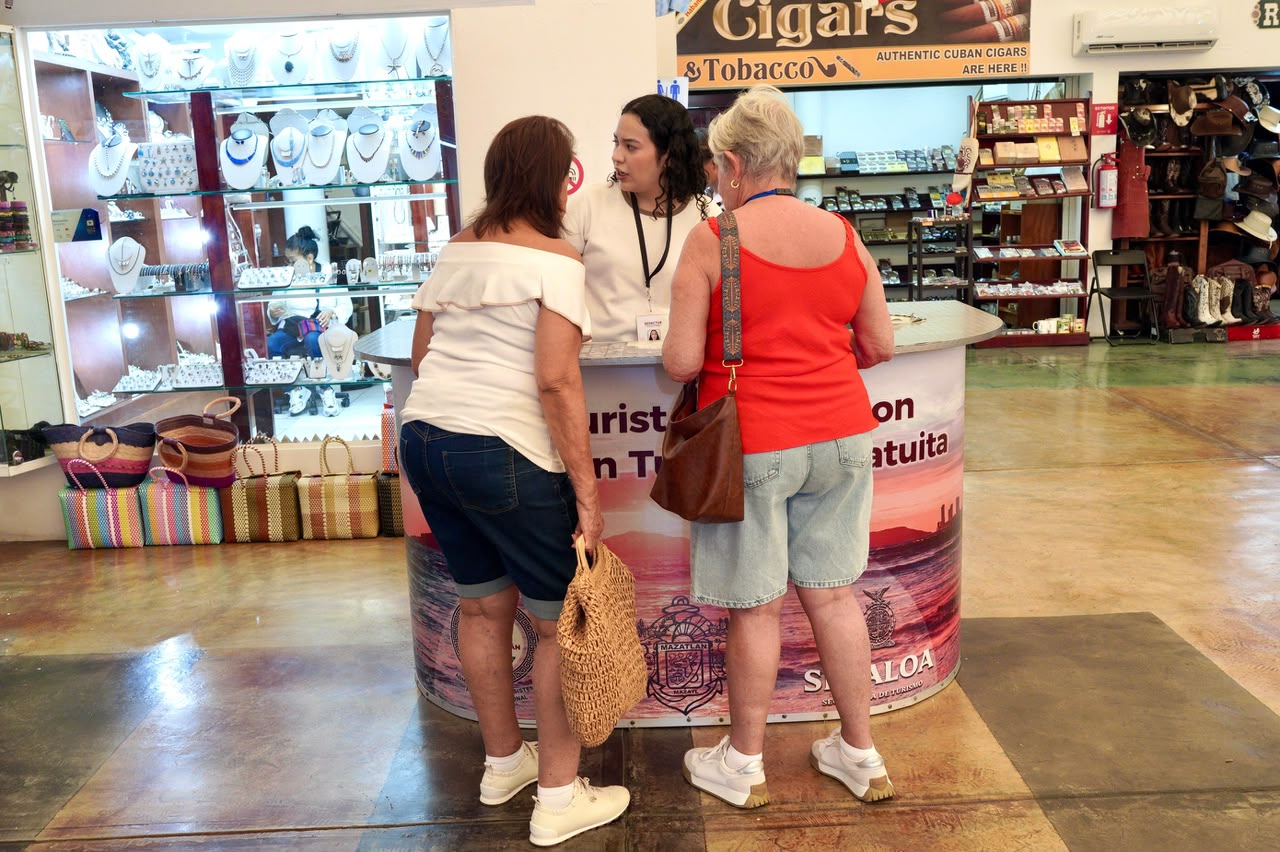 Turistas llegan a Mazatlán