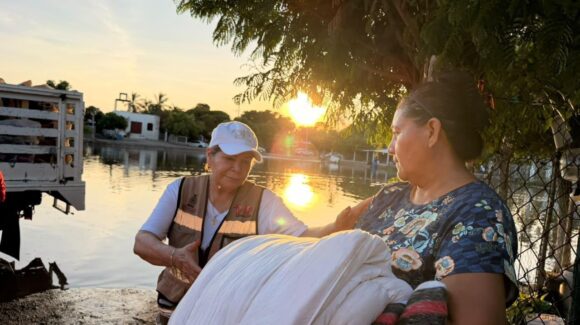 Atienden a 150 familias afectadas por crecida de la marea en Navolato, Sinaloa